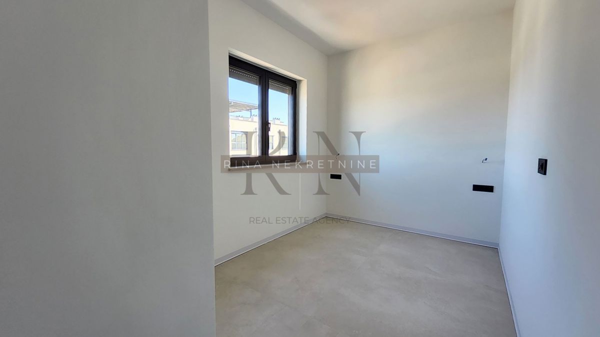 ISTRA – POREČ – STANOVANJE 125 m² Z VRTOM IN POGLEDOM NA MORJE