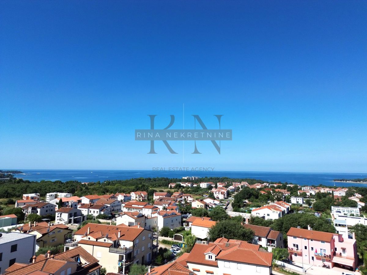 Poreč novogradnja z bazenom in pogledom na morje