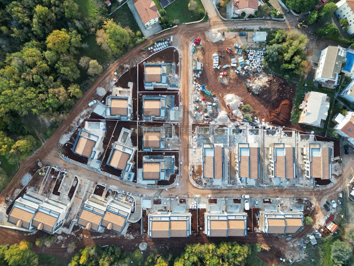 Istra–Umag: SMART HOME stanovanje v resortu s bazenom