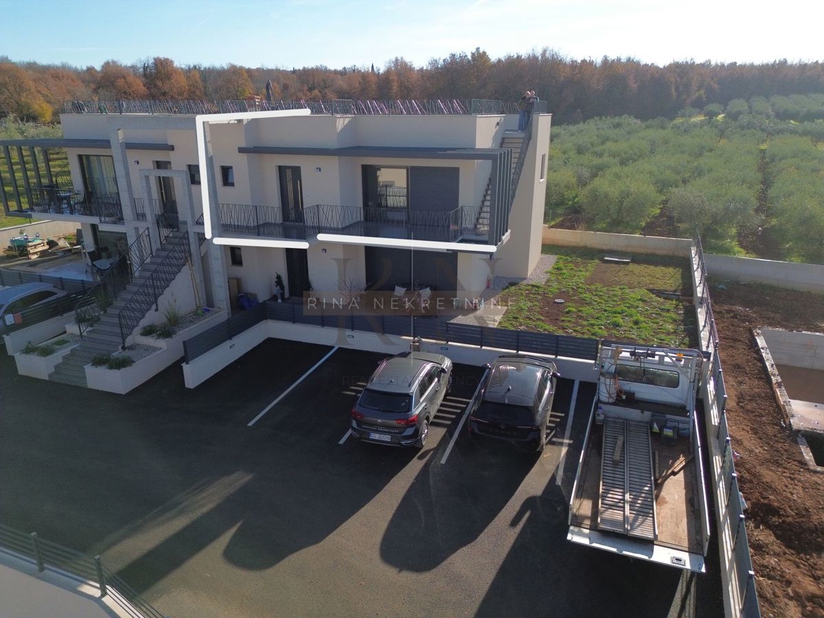 Istra – Poreč: apartma s strešno teraso in pogledom na morje