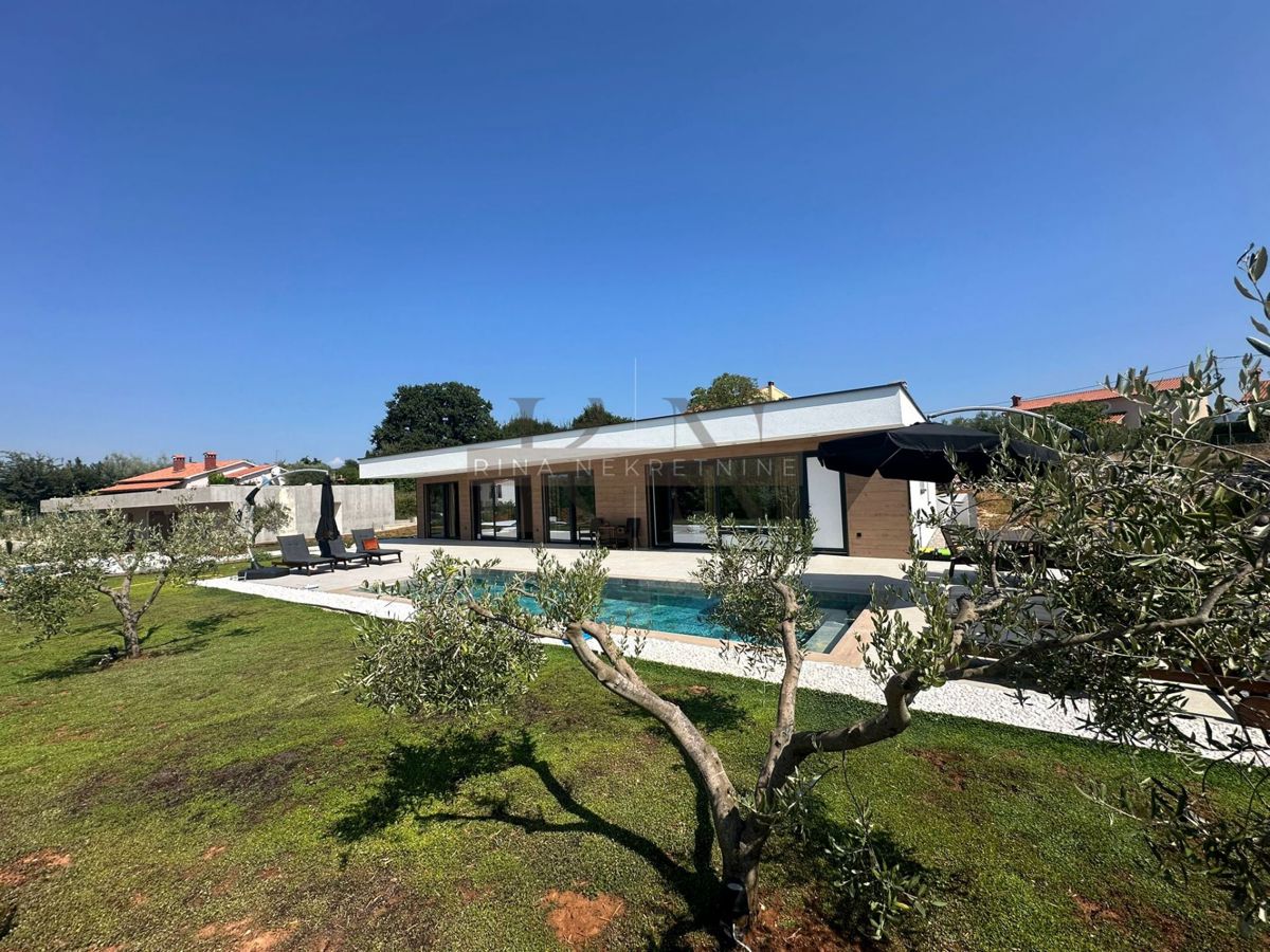 Moderna vila z bazenom in dvema enotama blizu Rabca
