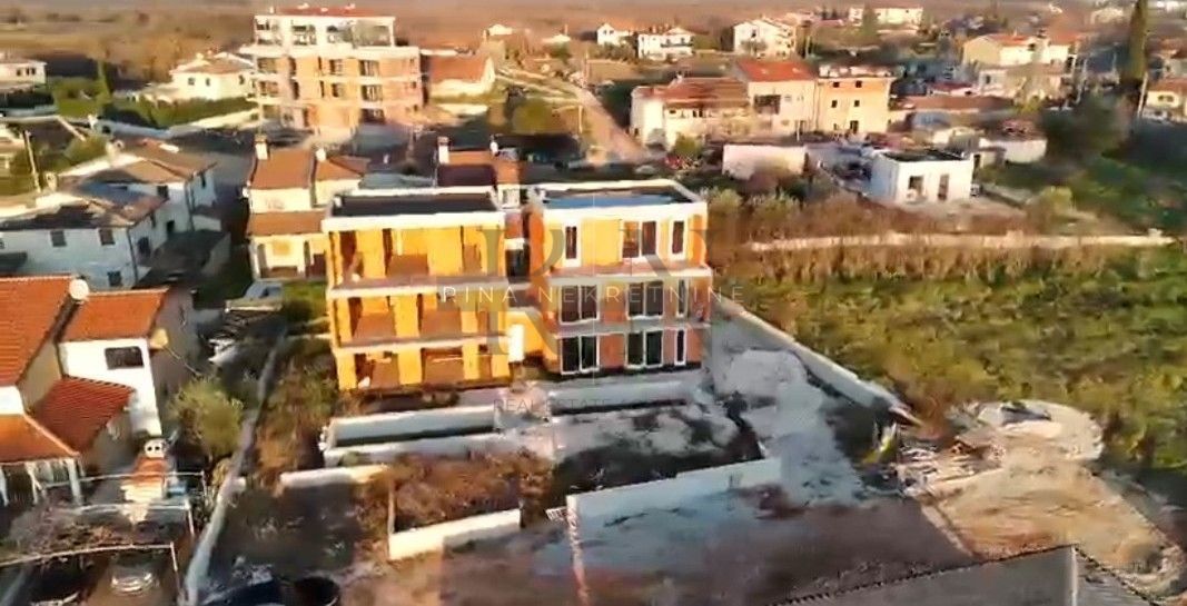 Hiša z bazenom in dvema stanovanjema – Istra, Poreč, pogled na morje