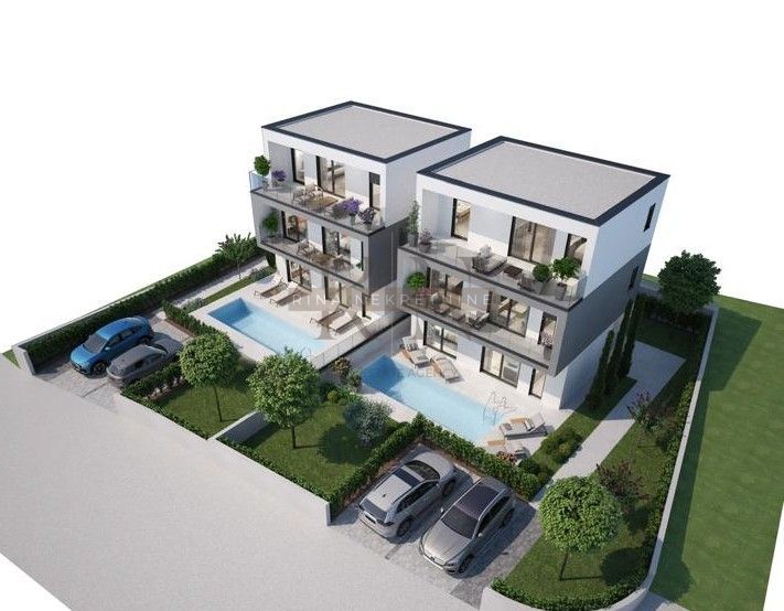 Hiša z bazenom in dvema stanovanjema – Istra, Poreč, pogled na morje