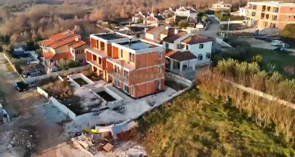 Hiša z bazenom in dvema stanovanjema – Istra, Poreč, pogled na morje