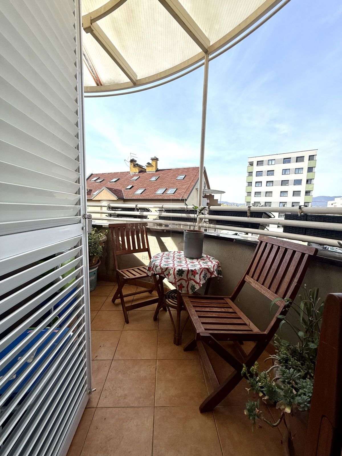 ZAGREB - LANIŠTE - 3-sobno stanovanje z galerijo