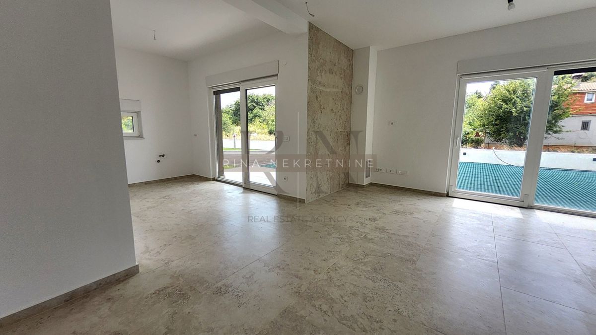 ISTRA-POREČ, STANOVANJE 76,27m2 + VRT