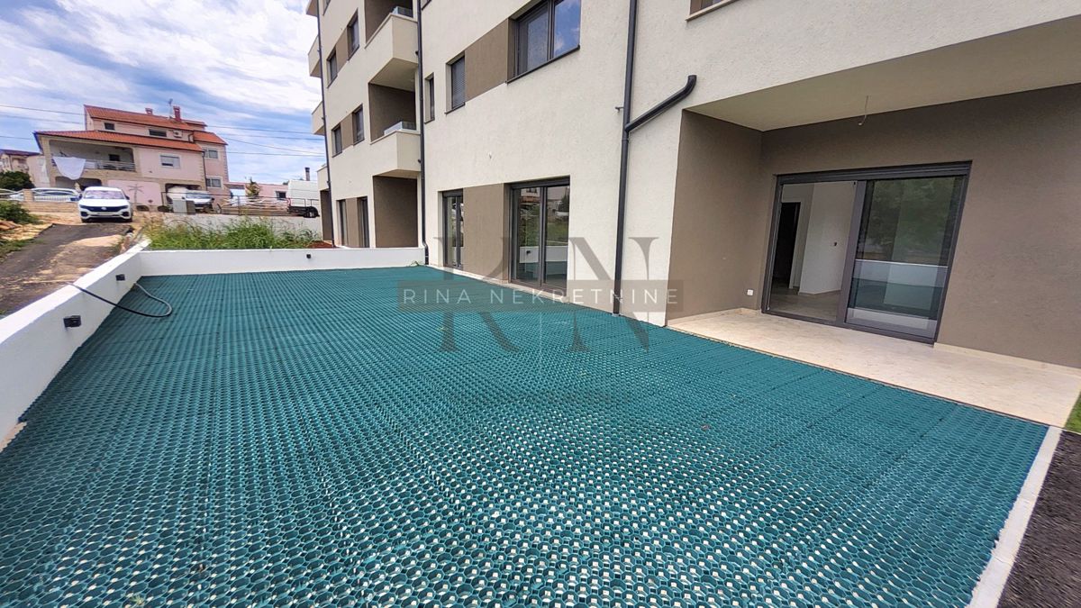ISTRA-POREČ, STANOVANJE 76,27m2 + VRT