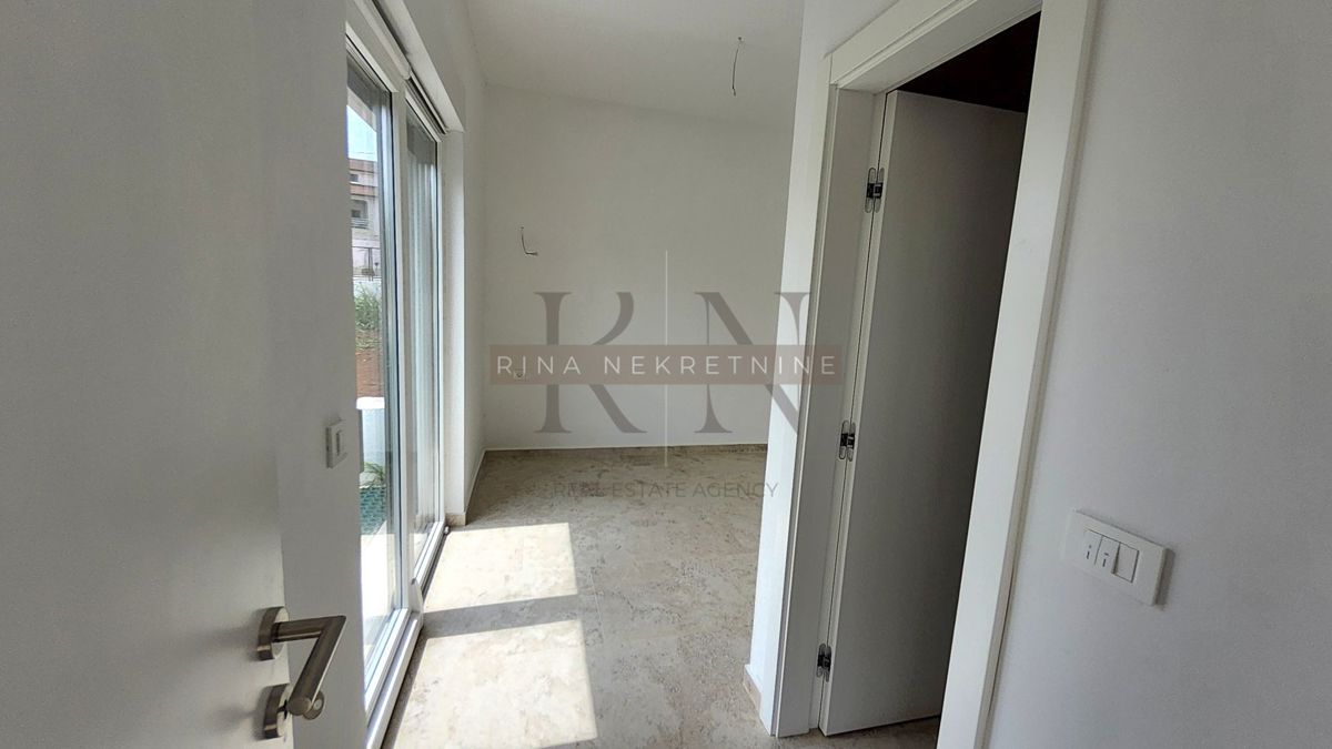 ISTRA-POREČ, STANOVANJE 76,27m2 + VRT