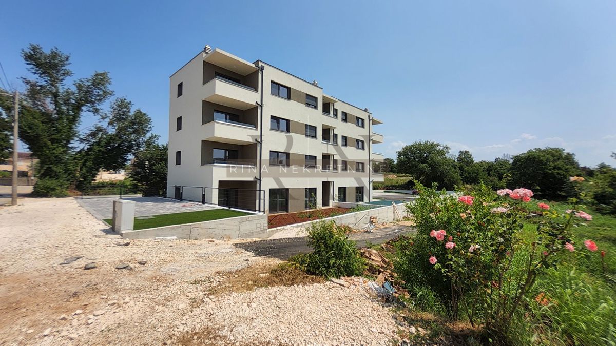 ISTRA-POREČ, STANOVANJE 76,27m2 + VRT