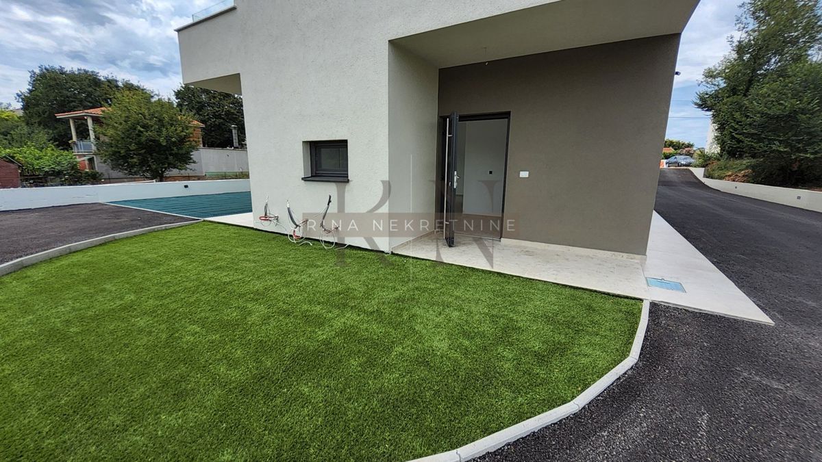 ISTRA-POREČ, STANOVANJE 76,27m2 + VRT
