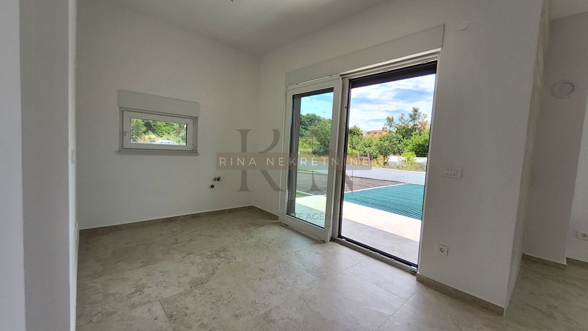 ISTRA-POREČ, STANOVANJE 76,27m2 + VRT