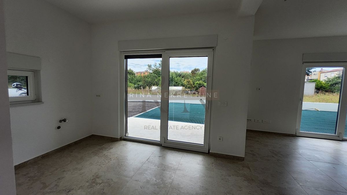 ISTRA-POREČ, STANOVANJE 76,27m2 + VRT