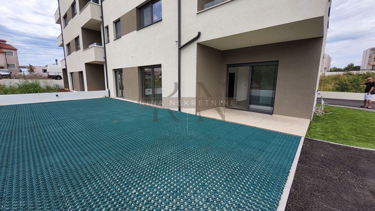 ISTRA-POREČ, STANOVANJE 76,27m2 + VRT