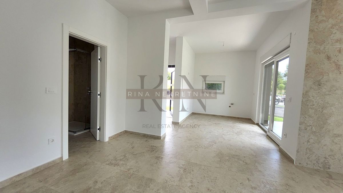 ISTRA-POREČ, STANOVANJE 76,27m2 + VRT