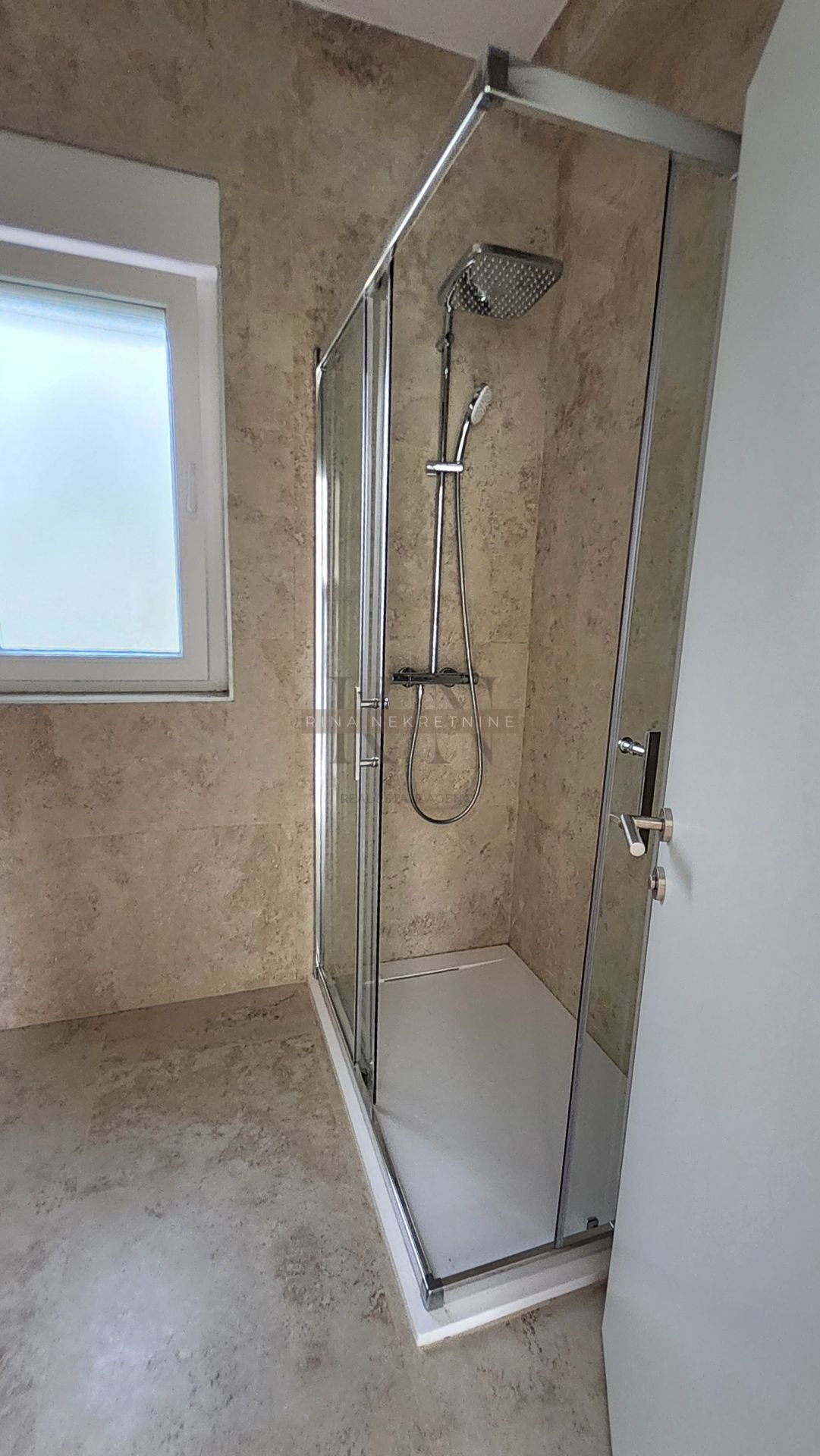 ISTRA-POREČ, STANOVANJE 76,27m2 + VRT