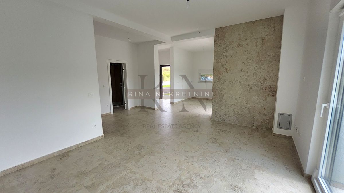 ISTRA-POREČ, STANOVANJE 76,27m2 + VRT