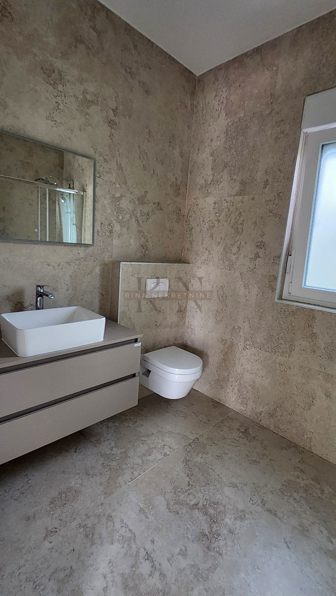 ISTRA-POREČ, STANOVANJE 76,27m2 + VRT