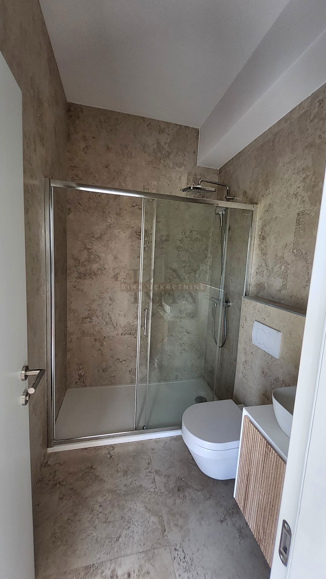 ISTRA-POREČ, STANOVANJE 76,27m2 + VRT