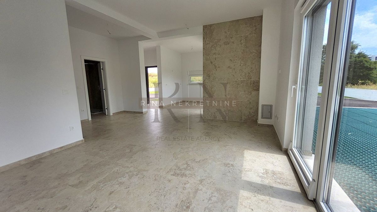 ISTRA-POREČ, STANOVANJE 76,27m2 + VRT