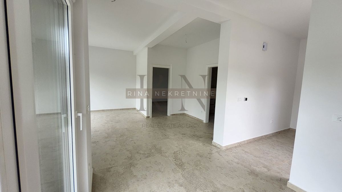 ISTRA-POREČ, STANOVANJE 76,27m2 + VRT
