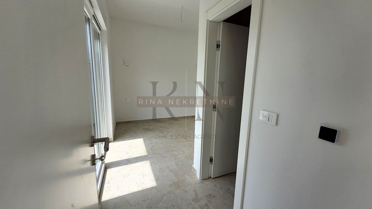 ISTRA-POREČ, STANOVANJE 76,27m2 + VRT