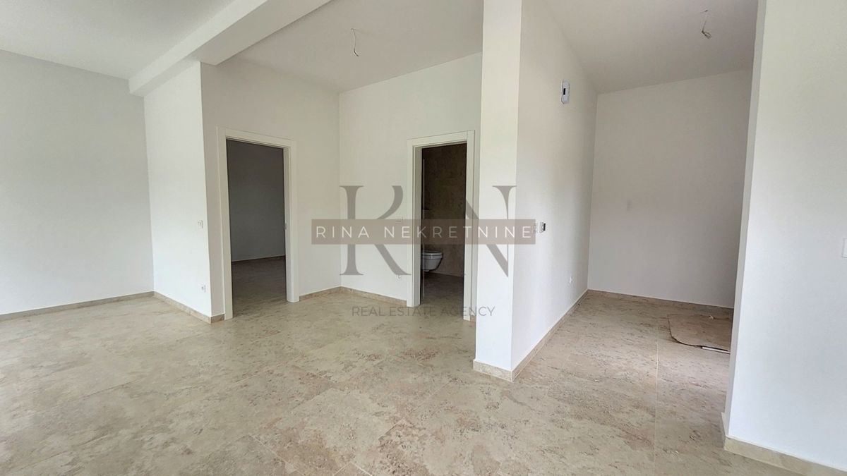 ISTRA-POREČ, STANOVANJE 76,27m2 + VRT