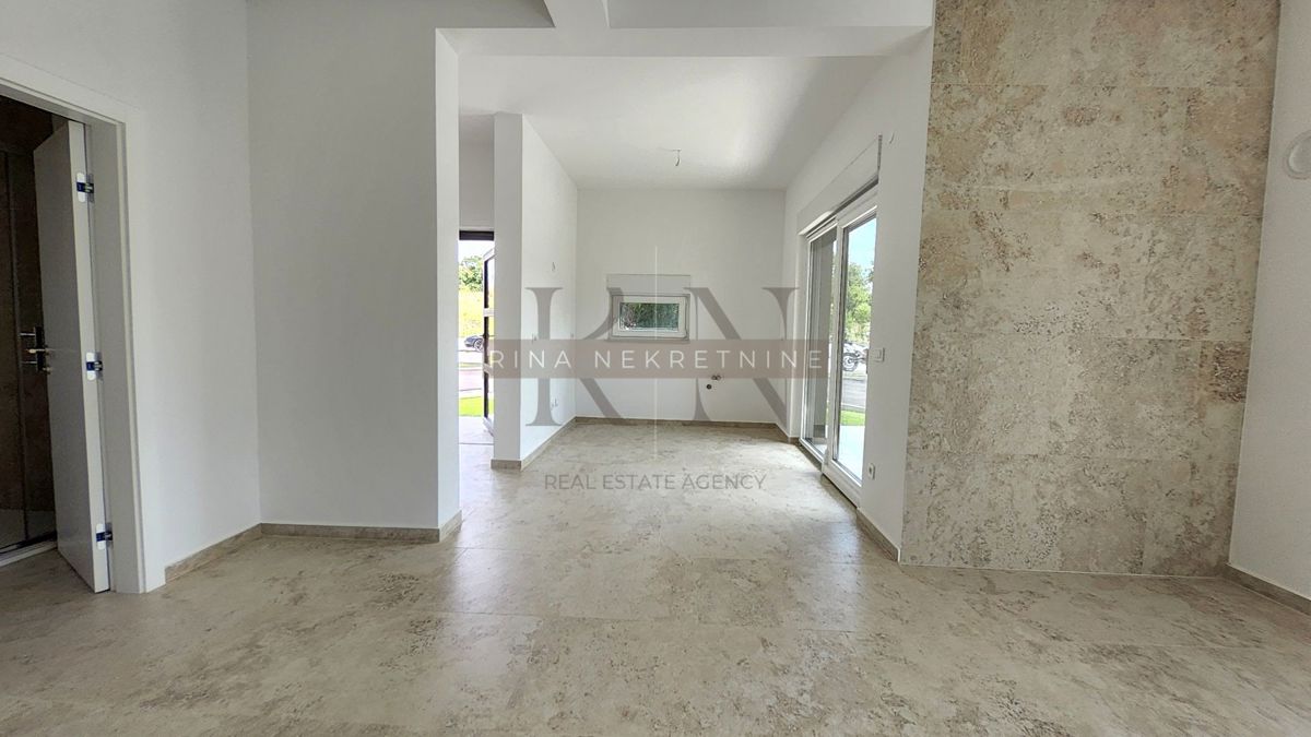 ISTRA-POREČ, STANOVANJE 76,27m2 + VRT