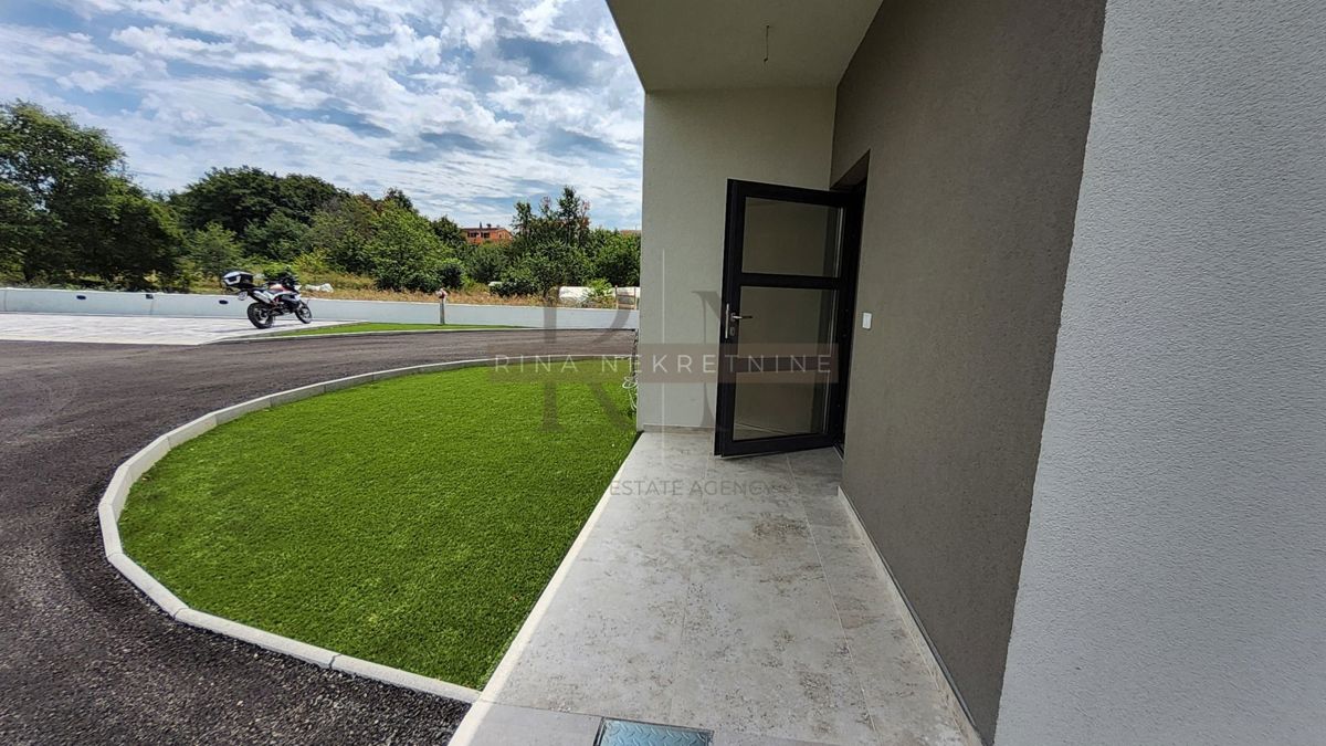 ISTRA-POREČ, STANOVANJE 76,27m2 + VRT