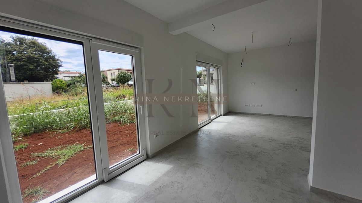 ISTRA - POREČ - TAR, STANOVANJE 88m2+VRT+2 PARKIRNI MESTI