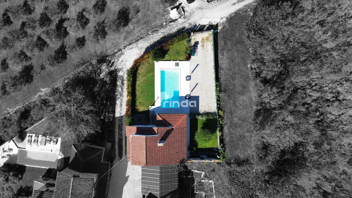 Hiša z bazenom, obdana z zelenimi griči - Motovun okolica - 85 m² + (467 m²)