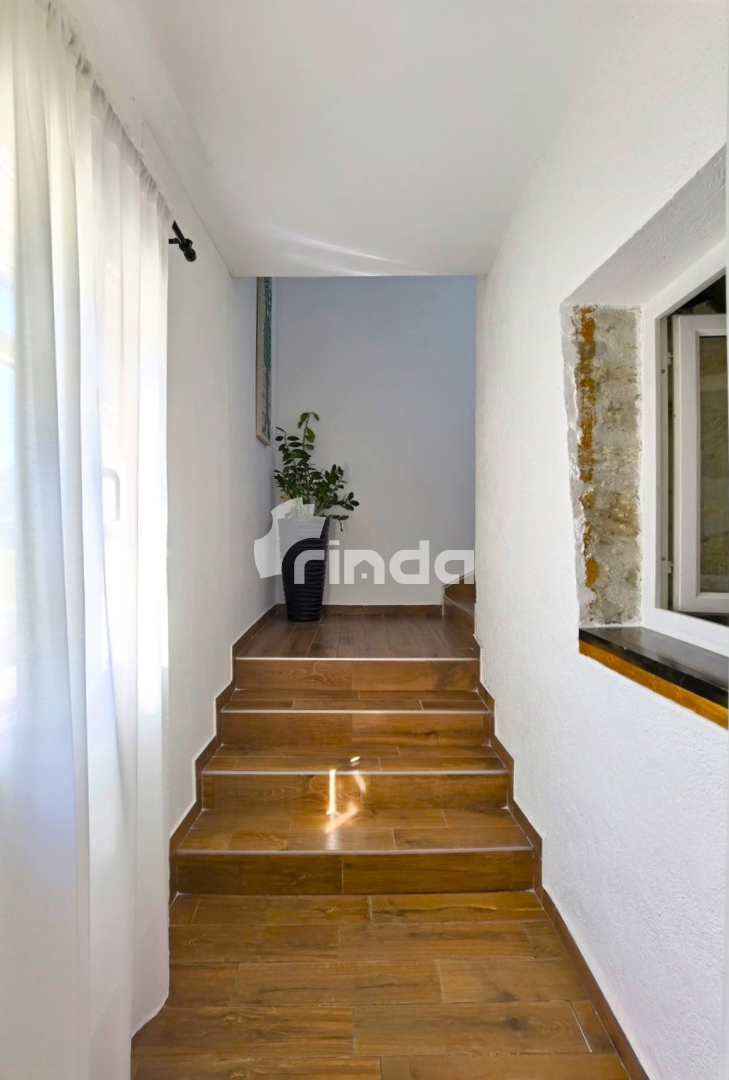 Hiša z bazenom, obdana z zelenimi griči - Motovun okolica - 85 m² + (467 m²)