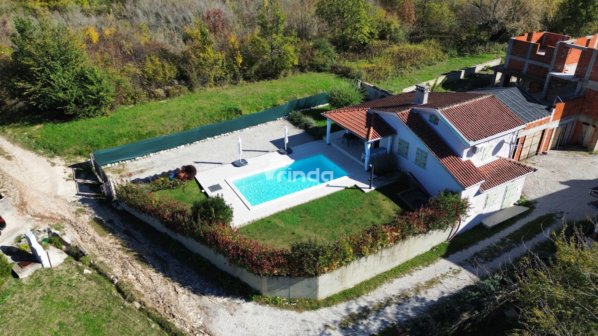 Hiša z bazenom, obdana z zelenimi griči - Motovun okolica - 85 m² + (467 m²)