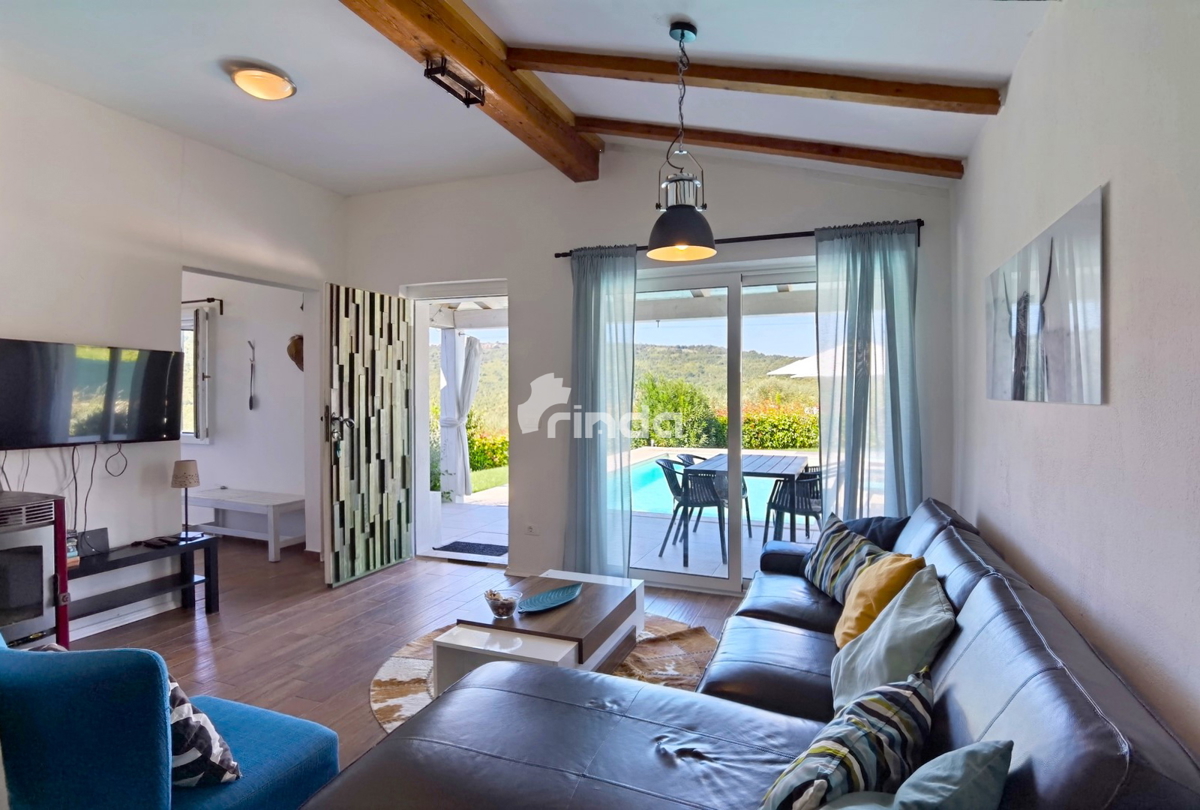 Hiša z bazenom, obdana z zelenimi griči - Motovun okolica - 85 m² + (467 m²)