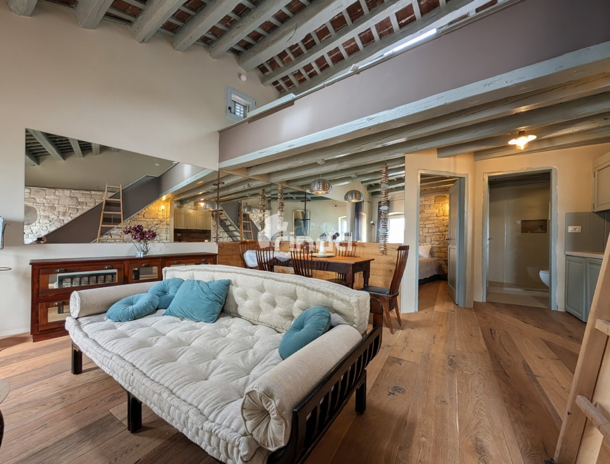 Dvoetažno stanovanje z razgledom na morje v središču starega mestnega jedra - 75 m2