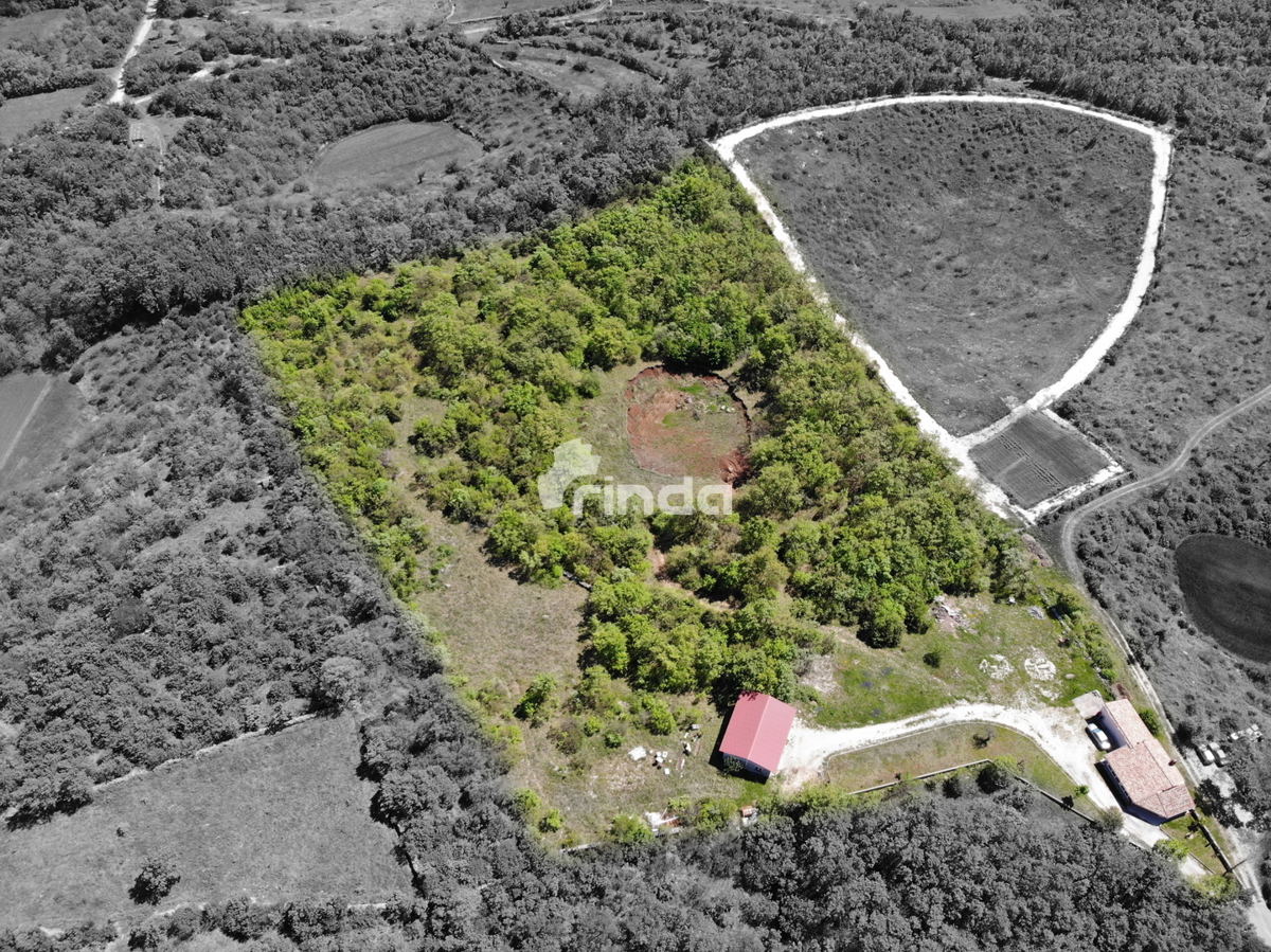 Hiša - Marčana - 124 m2 + (garaža 98 m2) + 26.288 m2 zemljišča