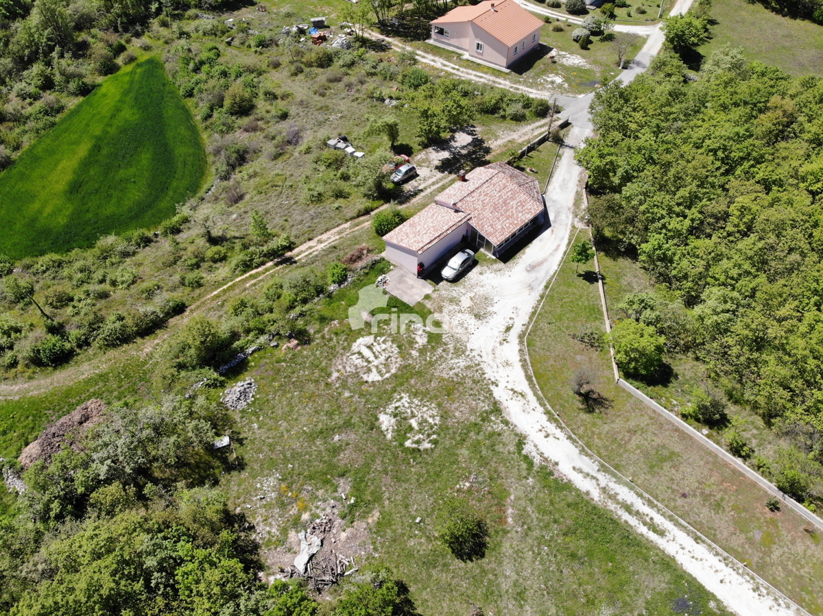 Hiša - Marčana - 124 m2 + (garaža 98 m2) + 26.288 m2 zemljišča