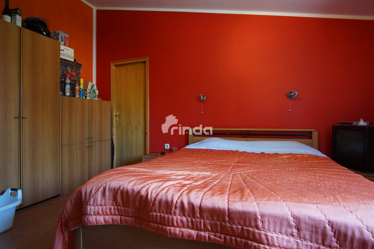 Hiša - Marčana - 124 m2 + (garaža 98 m2) + 26.288 m2 zemljišča