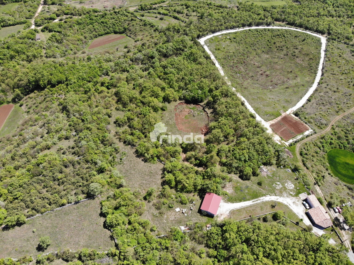 Hiša - Marčana - 124 m2 + (garaža 98 m2) + 26.288 m2 zemljišča