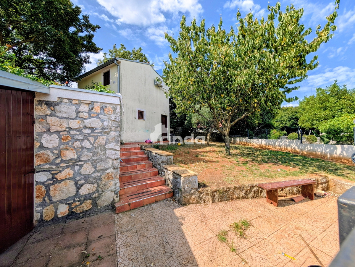 Samostojna hišica z lepo urejenim dvoriščem - Rovinj vas - 84 m2