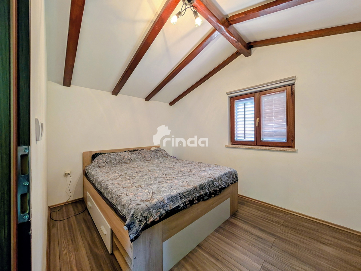 Samostojna hišica z lepo urejenim dvoriščem - Rovinj vas - 84 m2