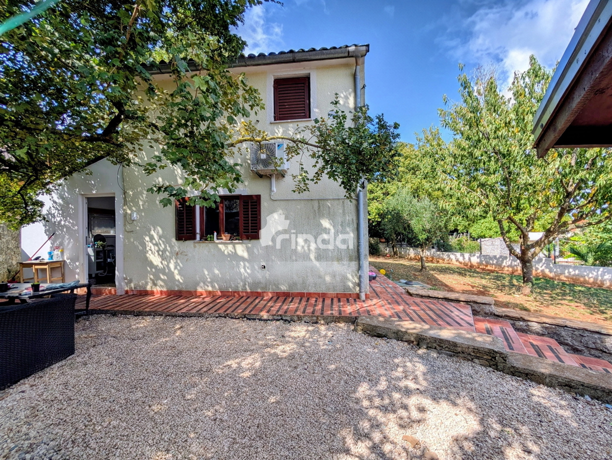 Samostojna hišica z lepo urejenim dvoriščem - Rovinj vas - 84 m2