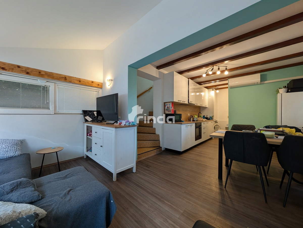 Samostojna hišica z lepo urejenim dvoriščem - Rovinj vas - 84 m2