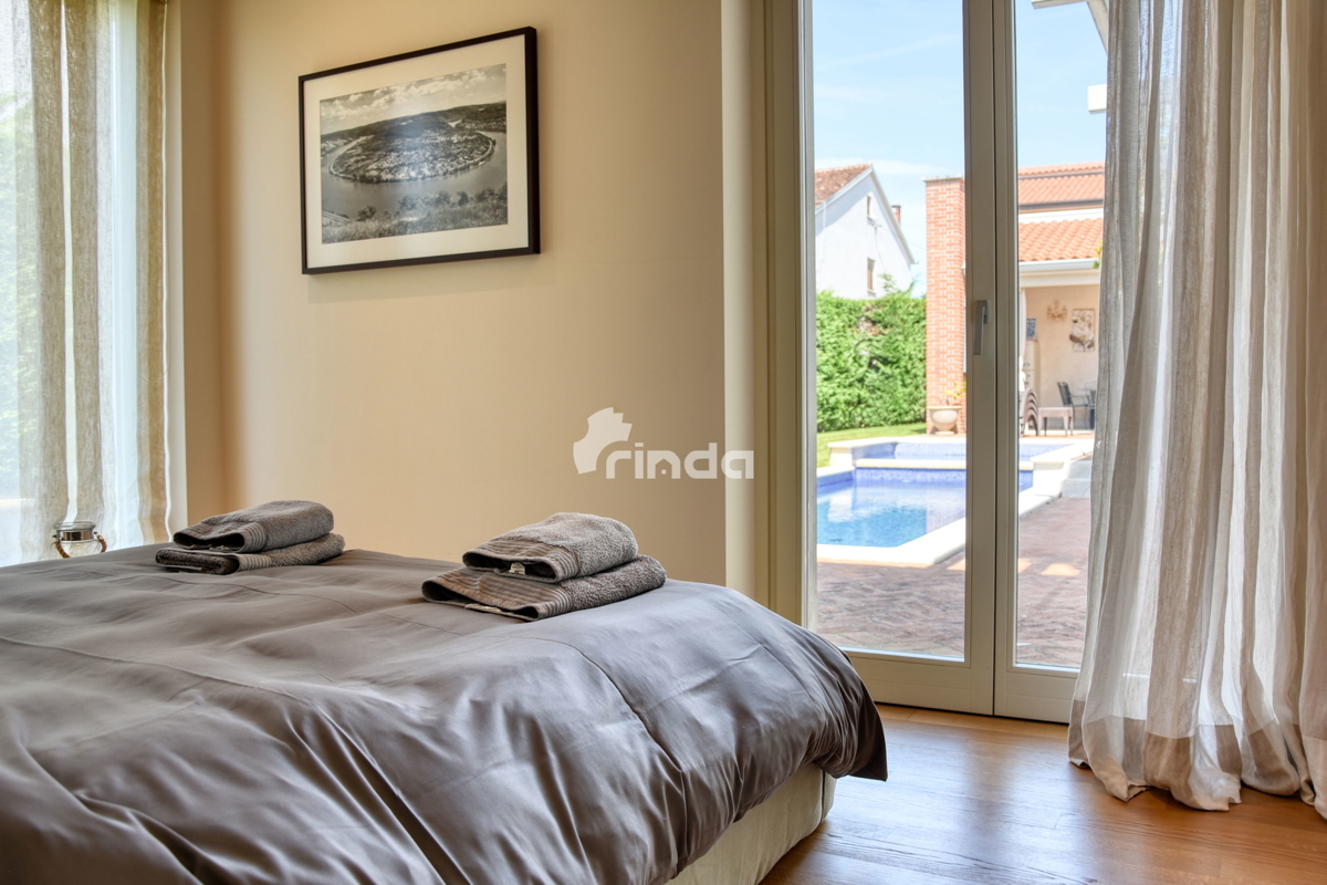 Vaše zasebno počitniško zatočišče na zahodni obali Istre - 200 m2 + (bazen 54 m2)