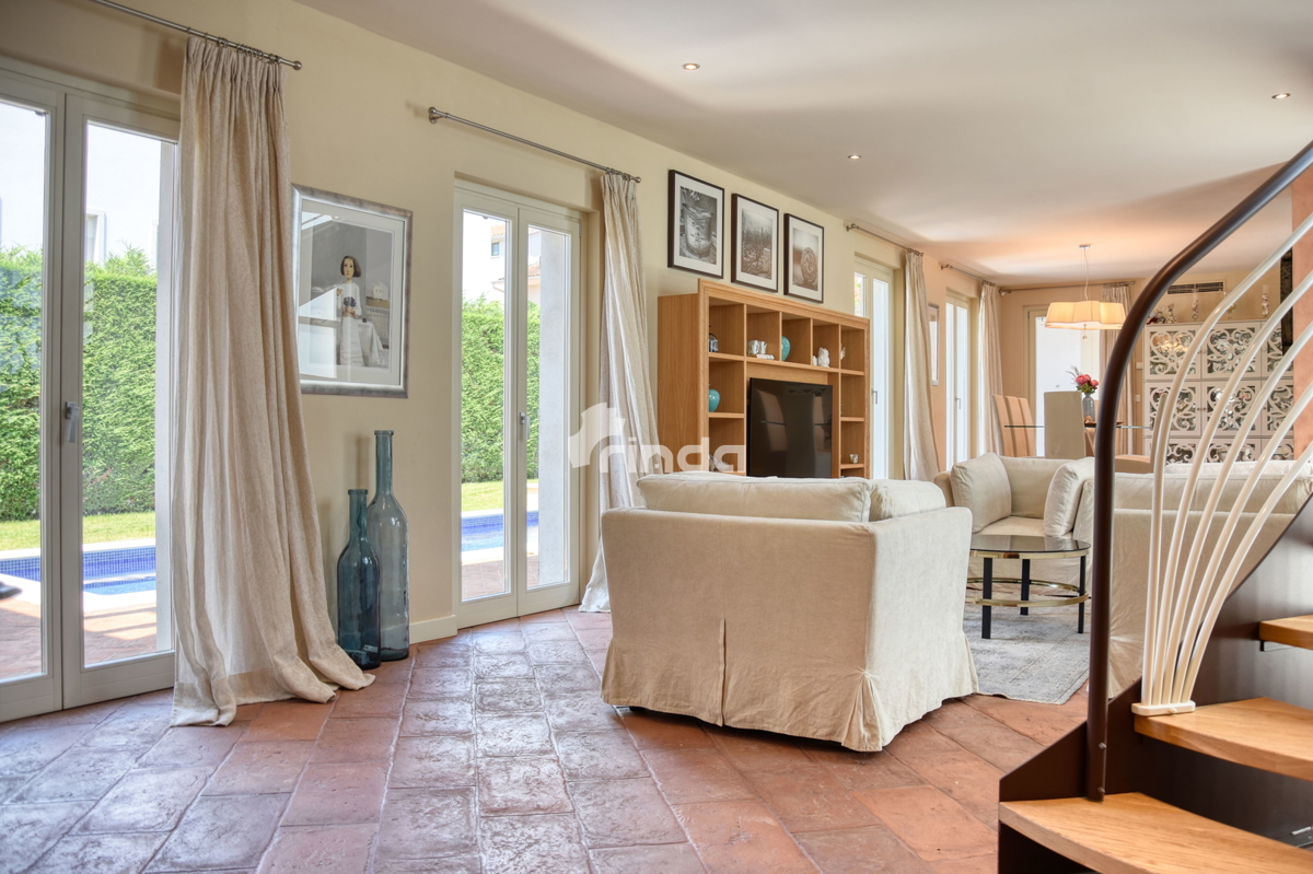 Vaše zasebno počitniško zatočišče na zahodni obali Istre - 200 m2 + (bazen 54 m2)