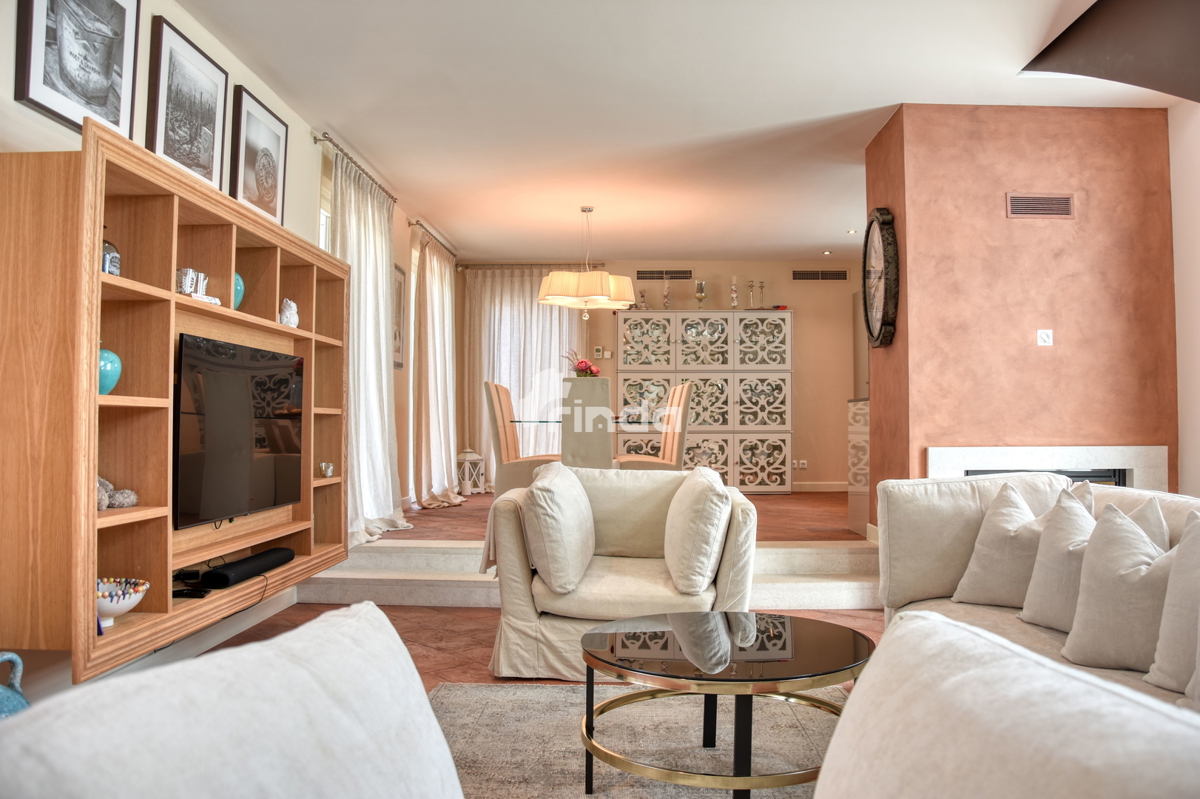 Vaše zasebno počitniško zatočišče na zahodni obali Istre - 200 m2 + (bazen 54 m2)