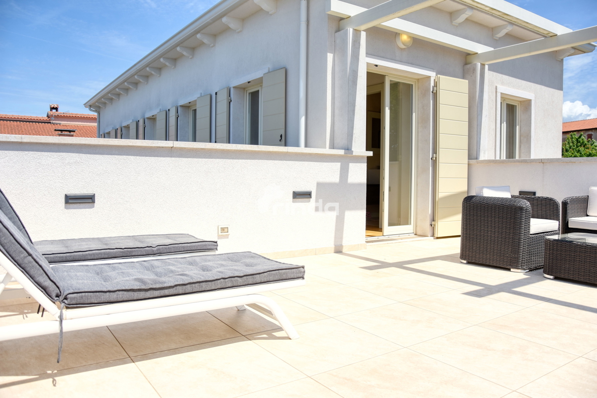 Vaše zasebno počitniško zatočišče na zahodni obali Istre - 200 m2 + (bazen 54 m2)