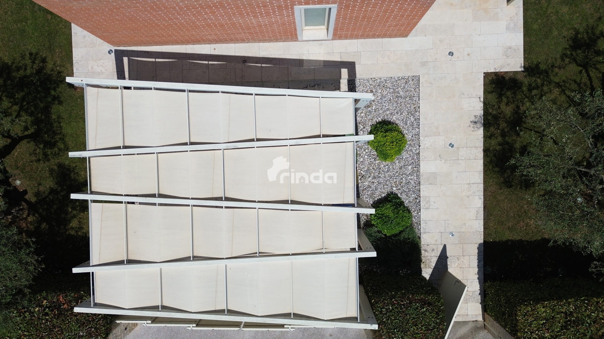 Vaše zasebno počitniško zatočišče na zahodni obali Istre - 200 m2 + (bazen 54 m2)