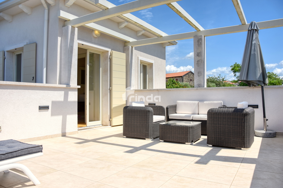 Vaše zasebno počitniško zatočišče na zahodni obali Istre - 200 m2 + (bazen 54 m2)