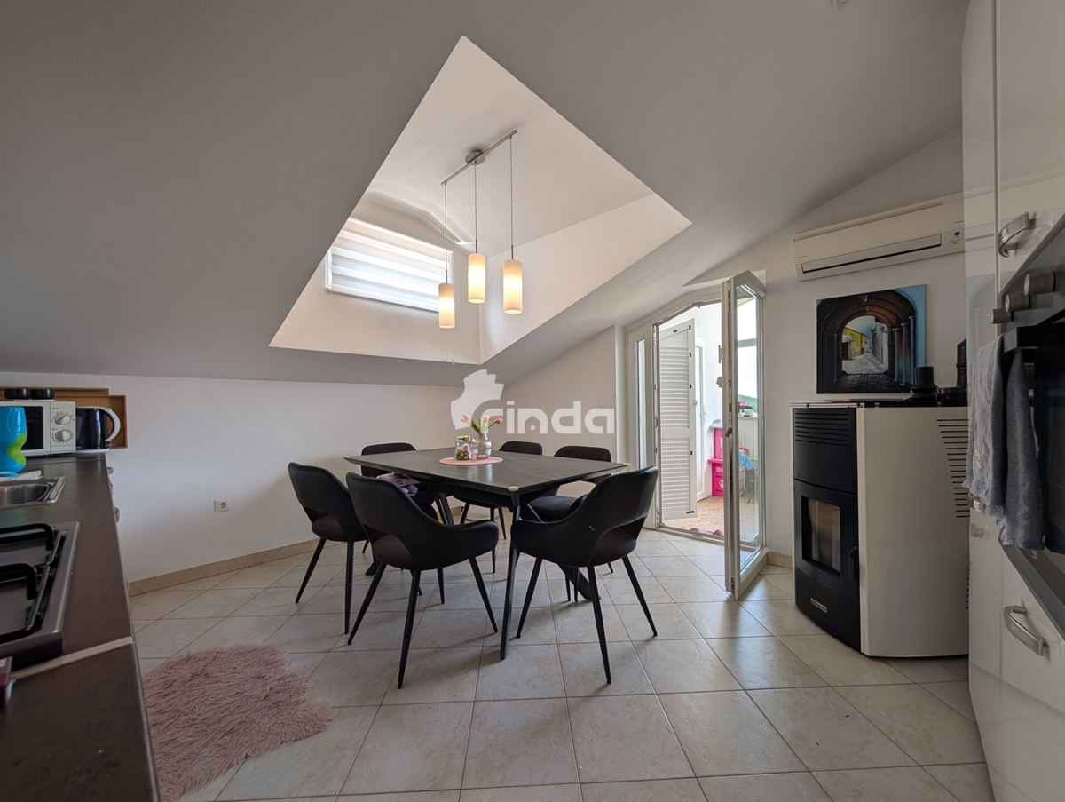Stanovanje z veliko teraso in poslovnim prostorom - Putini - 75 m2 + 25 m2 + (25 m2)