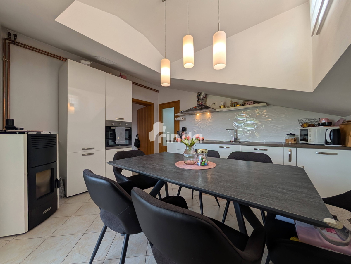 Stanovanje z veliko teraso in poslovnim prostorom - Putini - 75 m2 + 25 m2 + (25 m2)